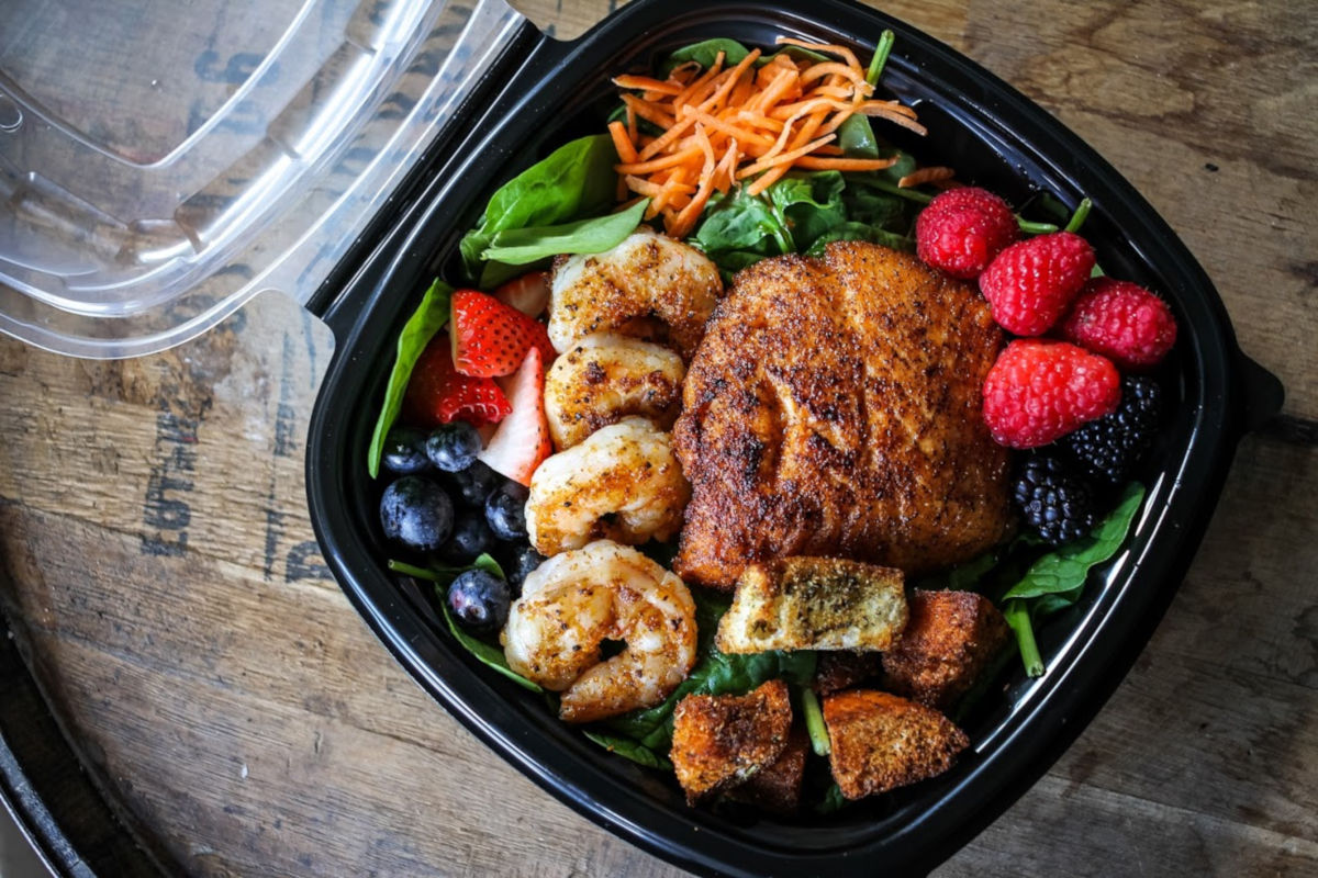 spinach berries and shrimp salad